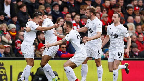 媒体：因揭露足协造假丑闻，马来西亚记者遇袭引发社会恐慌（据报道，马来西亚记者揭露足协造假后遭袭，社会恐慌升温）