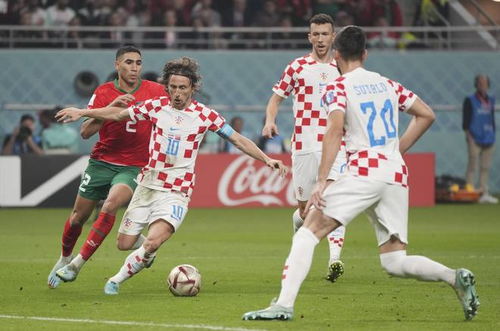 英格拉姆扛起进攻大旗，巴恩斯状态堪忧，猛龙次节净负21分（英格拉姆火力全开，巴恩斯低迷，猛龙次节惨输21分）