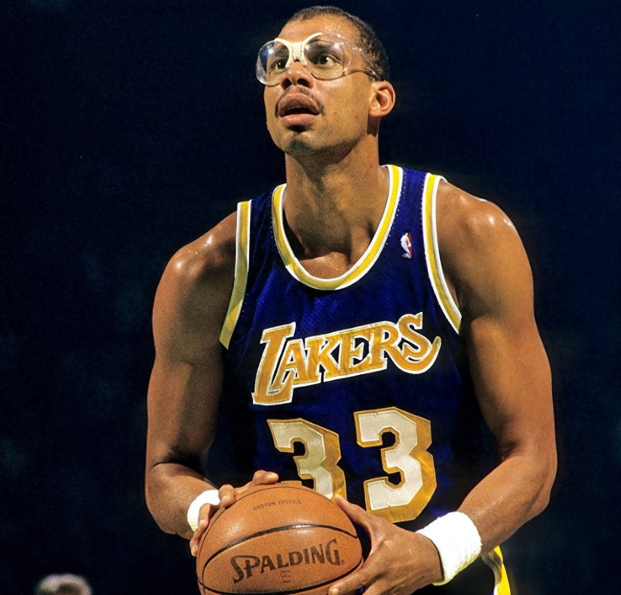 官方：诺丁汉森林签下博洛尼亚前锋恩多耶，据悉转会费4200万欧（诺丁汉森林官宣从博洛尼亚引进前锋恩多耶，转会费约4200万欧元）