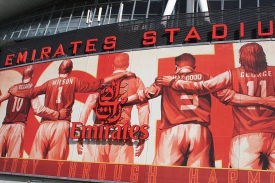 篮球湖人球员关键比赛中发挥稳定（湖人球员在关键比赛中表现稳健）