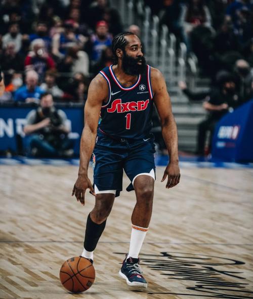 中足联：中超国内球员年薪上限500万元，外援年薪封顶300万欧元（中足联出台薪资帽：中超国内球员年薪不超500万，外援年薪上限300万欧元）